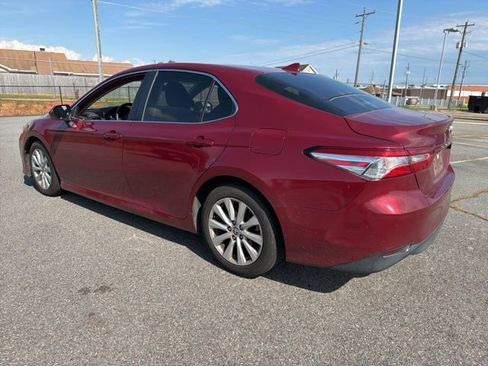 Used 2020 Toyota Camry LE FWD image 5
