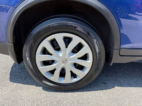 Used 2018 Nissan Rogue S AWD/4WD image 13