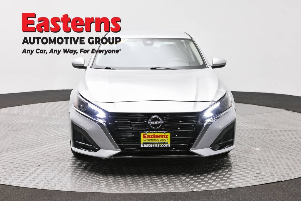 Used 2023 Nissan Altima 2.5 S FWD image 2