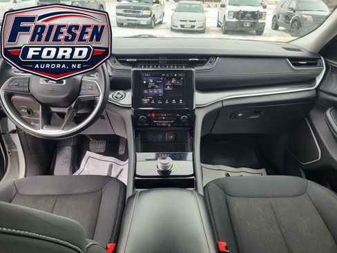 Used 2022 Jeep Grand Cherokee L Laredo w/ Luxury Tech Group I AWD/4WD image 18