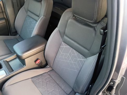 Used 2025 Nissan Frontier SV RWD image 9
