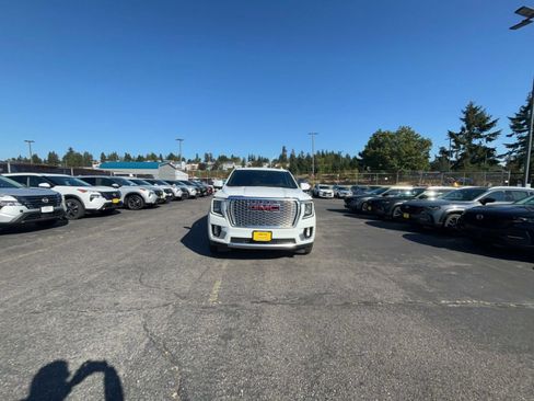 Used 2021 GMC Yukon Denali w/ Denali Premium Package AWD/4WD image 4