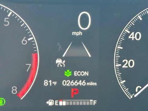 Used 2025 Honda Pilot Touring image 17