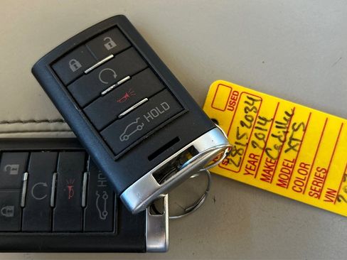 Used 2014 Cadillac XTS Platinum image 32