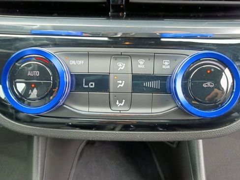 Used 2025 Buick Envista Sport Touring FWD image 4