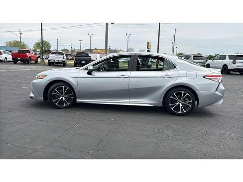 Used 2020 Toyota Camry SE FWD image 4