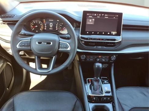 Used 2025 Jeep Compass Trailhawk AWD/4WD image 9