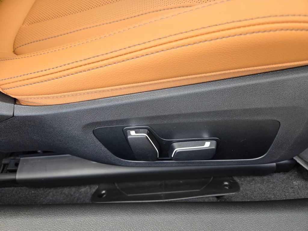 Used 2025 BMW 230i Coupe w/ M Sport Package RWD image 16