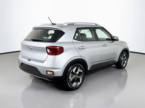 Used 2023 Hyundai Venue SEL FWD image 8