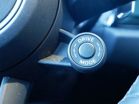 Used 2023 Porsche Macan Turbo image 16