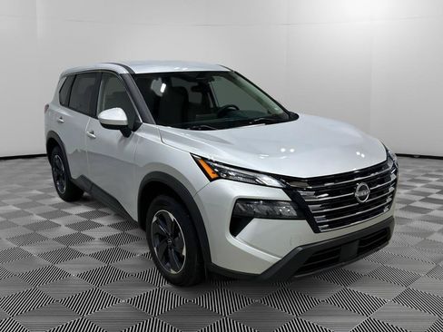 Used 2024 Nissan Rogue SV FWD image 3