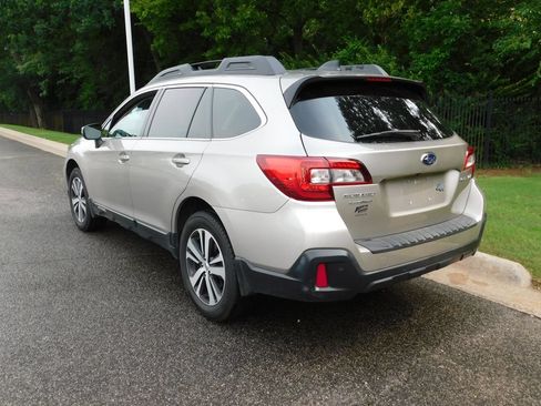 Used 2018 Subaru Outback 2.5i Limited AWD/4WD image 10