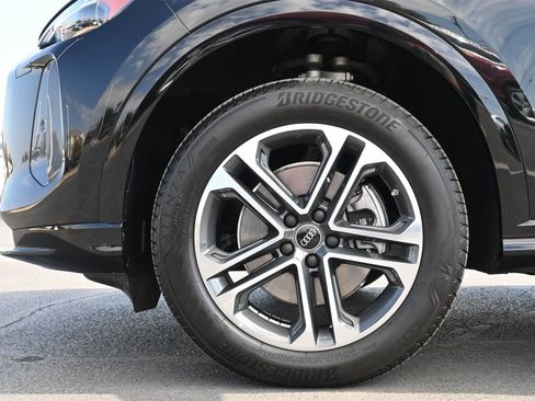 Used 2025 Audi Q5 Premium w/ Convenience Package image 26