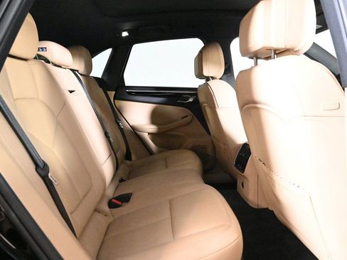 Certified 2024 Porsche Macan image 19