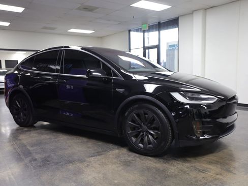 Used 2016 Tesla Model X 75D image 6