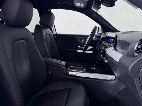 New 2026 Mercedes-Benz GLB 250 image 6