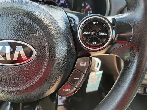 Used 2017 Kia Soul + FWD image 17