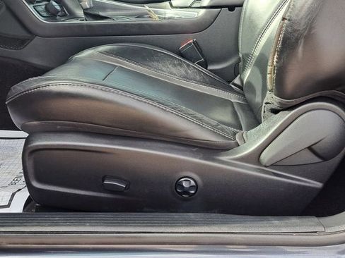 Used 2018 Dodge Challenger SXT Plus RWD image 9