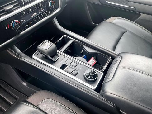 Used 2023 Nissan Pathfinder SL image 21