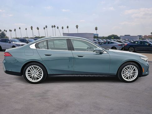 Used 2025 BMW 530i RWD image 4