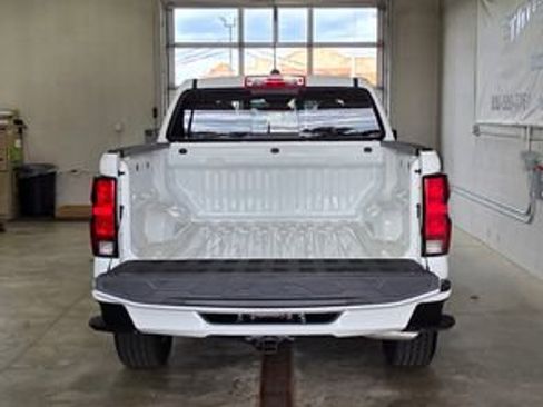 Used 2024 Chevrolet Colorado LT w/ LT Convenience Package II image 5