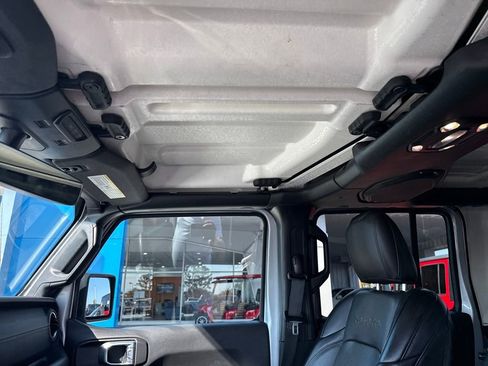 Used 2023 Jeep Wrangler Unlimited Sahara image 26