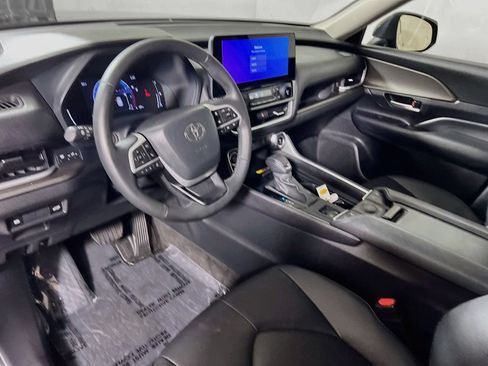 Certified 2024 Toyota Grand Highlander AWD image 9