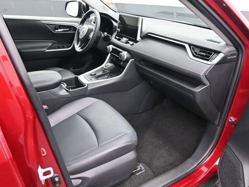 Used 2023 Toyota RAV4 XLE Premium image 9