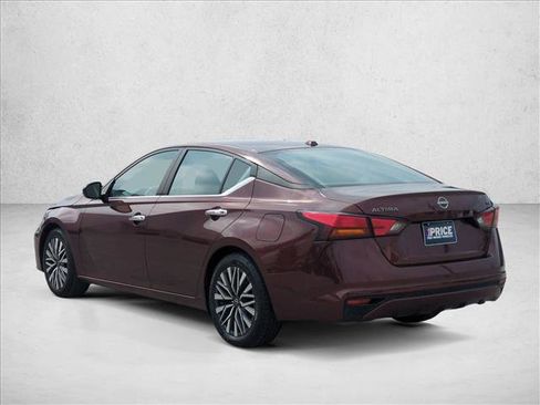 Used 2024 Nissan Altima 2.5 SV image 8