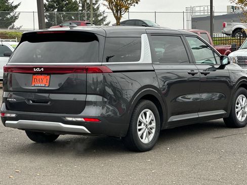 Used 2024 Kia Carnival LX FWD image 5