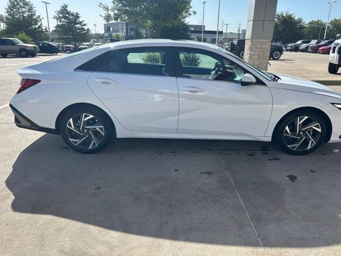 Used 2025 Hyundai Elantra Limited FWD image 6
