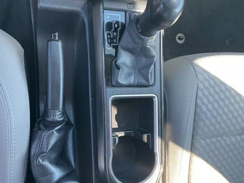 Used 2022 Toyota Tacoma SR image 18