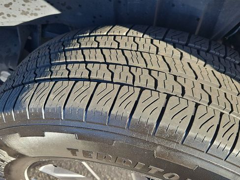 Used 2023 Ford F150 Lightning Lariat image 35