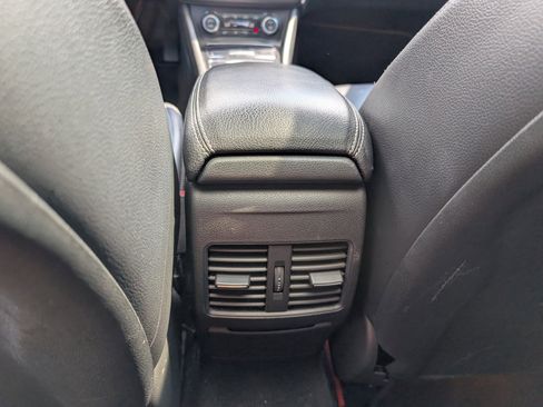 Used 2018 Mercedes-Benz CLA 250 4MATIC image 17