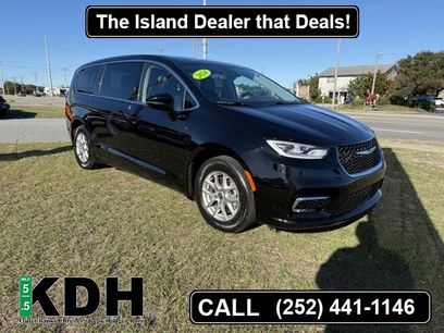 Used 2024 Chrysler Pacifica Touring-L