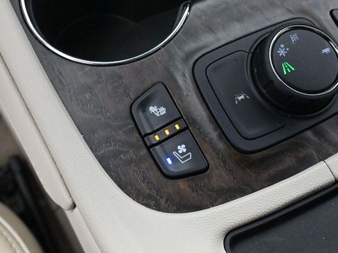 Used 2023 GMC Acadia Denali w/ Denali Ultimate Package FWD image 22