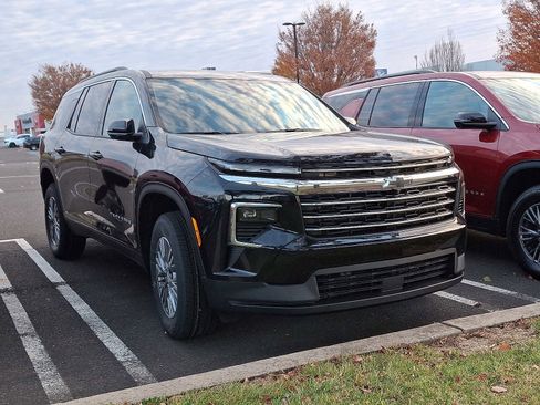 New 2026 Chevrolet Traverse LT w/ Driver Confidence Package FWD image 1