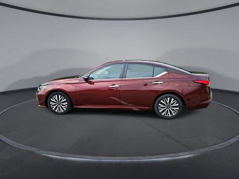 Used 2024 Nissan Altima 2.5 SV FWD image 5