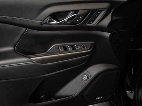 Used 2021 GMC Acadia SLT w/ Preferred Package image 26