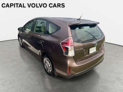 Used 2017 Toyota Prius V Four FWD image 5