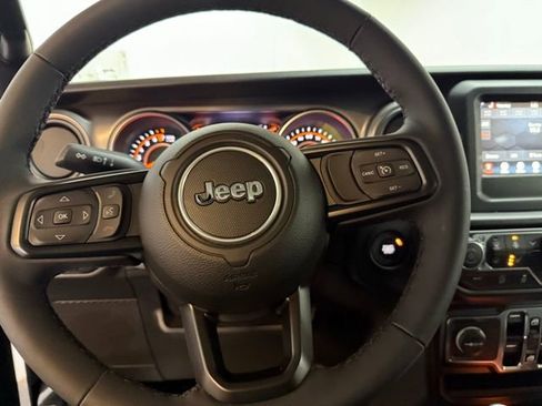 Used 2023 Jeep Gladiator Sport image 87