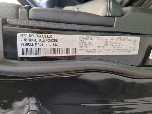 Used 2023 Jeep Grand Cherokee Laredo image 33