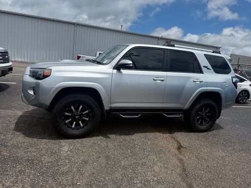 Used 2018 Toyota 4Runner TRD Off-Road Premium AWD/4WD image 4