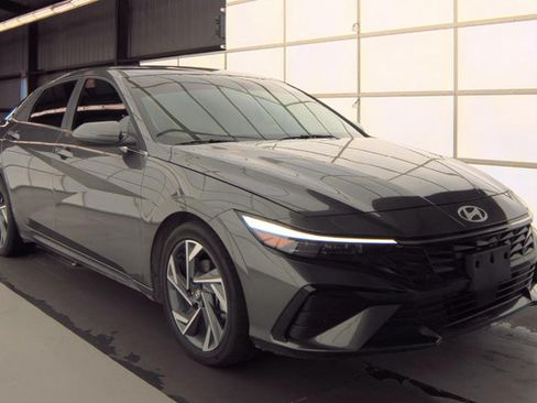 Certified 2026 Hyundai Elantra Limited FWD image 2
