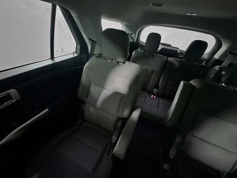 Used 2022 Ford Explorer XLT image 12