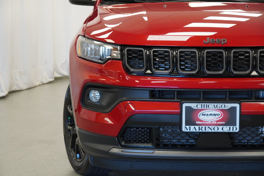 Used 2026 Jeep Compass Latitude AWD/4WD image 11