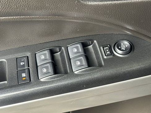 Used 2018 Chevrolet Colorado LT w/ LT Convenience Package RWD image 12