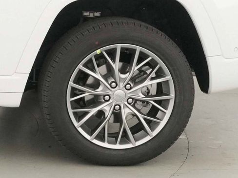 New 2025 Jeep Grand Cherokee Summit image 39