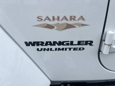 Used 2012 Jeep Wrangler Unlimited Sahara w/ Connectivity Group AWD/4WD image 34