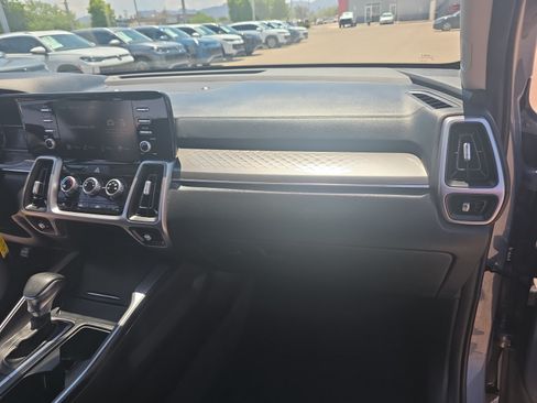 Used 2023 Kia Sorento LX FWD image 20